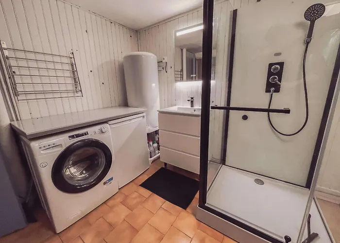 Charmante Climatisée Avec Piscine, Parking Privé Et Proche Plage, Idéale Pour Au Calme - Fr-1-607-158 *