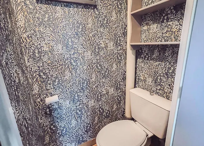 Charmante Climatisée Avec Piscine, Parking Privé Et Proche Plage, Idéale Pour Au Calme - Fr-1-607-158 *