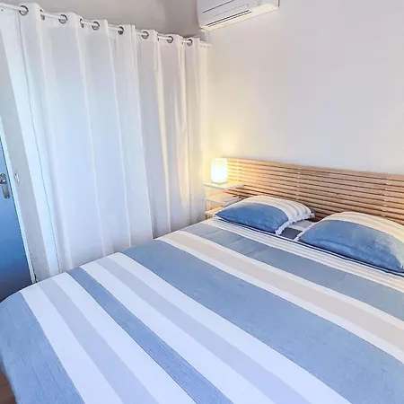 Charmante Climatisee Avec Piscine Et Parking Au Calme - Fr-1-607-158 * Agde