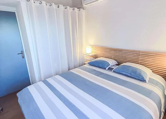 Charmante Climatisée Avec Piscine, Parking Privé Et Proche Plage, Idéale Pour Au Calme - Fr-1-607-158 * Agde